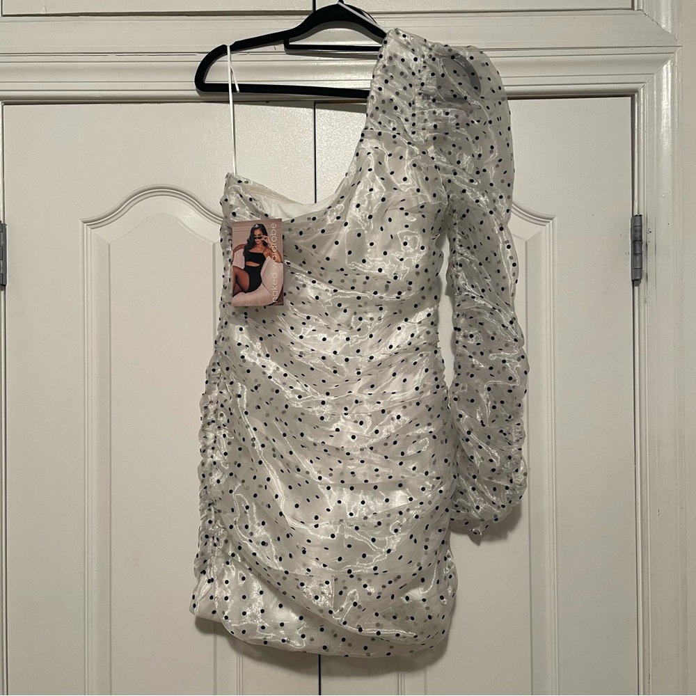 Naked Wardrobe White/Black One-Sleeved Tulle Dress. Size Small. NWT